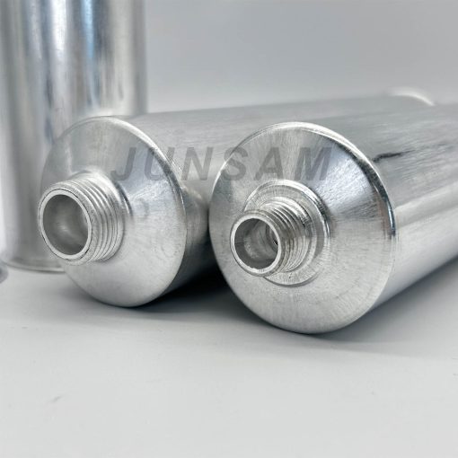 tube de calfeutrage